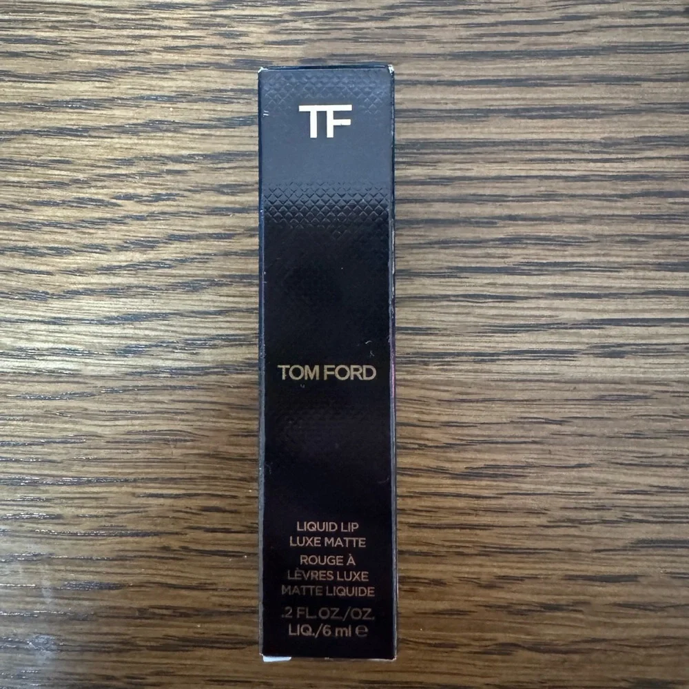 Tom Ford Liquid Lip Luxe Matte - Bold Carnal Red